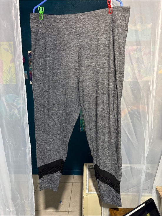 No Boundaries Pants - Gray Active Leggings with Black Trim